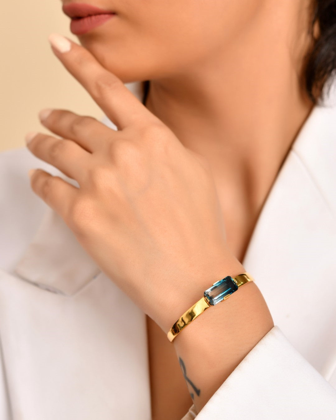 Dwi Aura Crystal Quartz Cuff