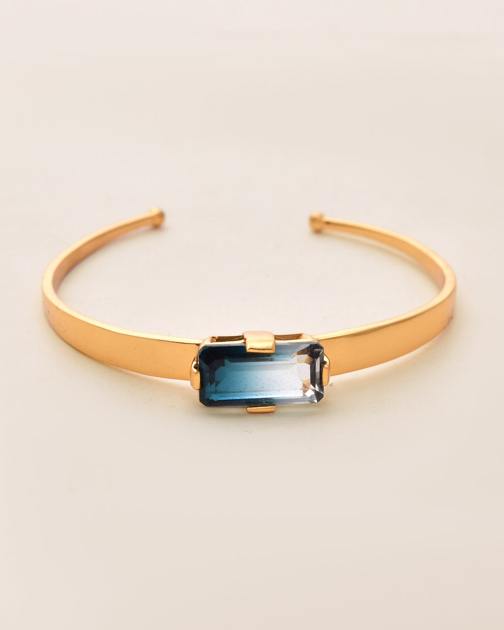 Dwi Aura Crystal Quartz Cuff